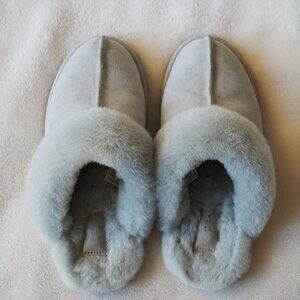 UGG Slippers US Size 7, Pale Gray